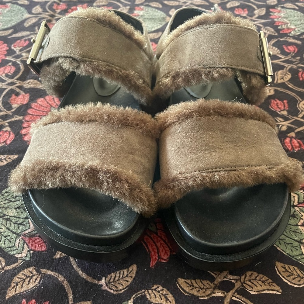 Aerosoles Fur Sandal. Size 8